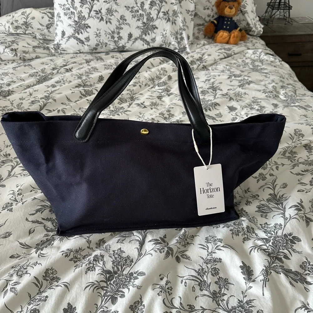 Ellandemm Horizon Tote Navy NWT - Picture 1 of 8